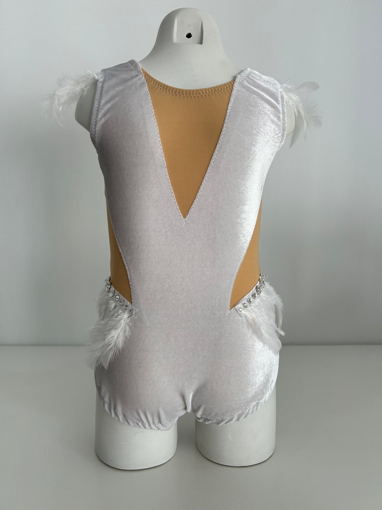 Maillot blanco terciopelo con plumas ~ Talla 6