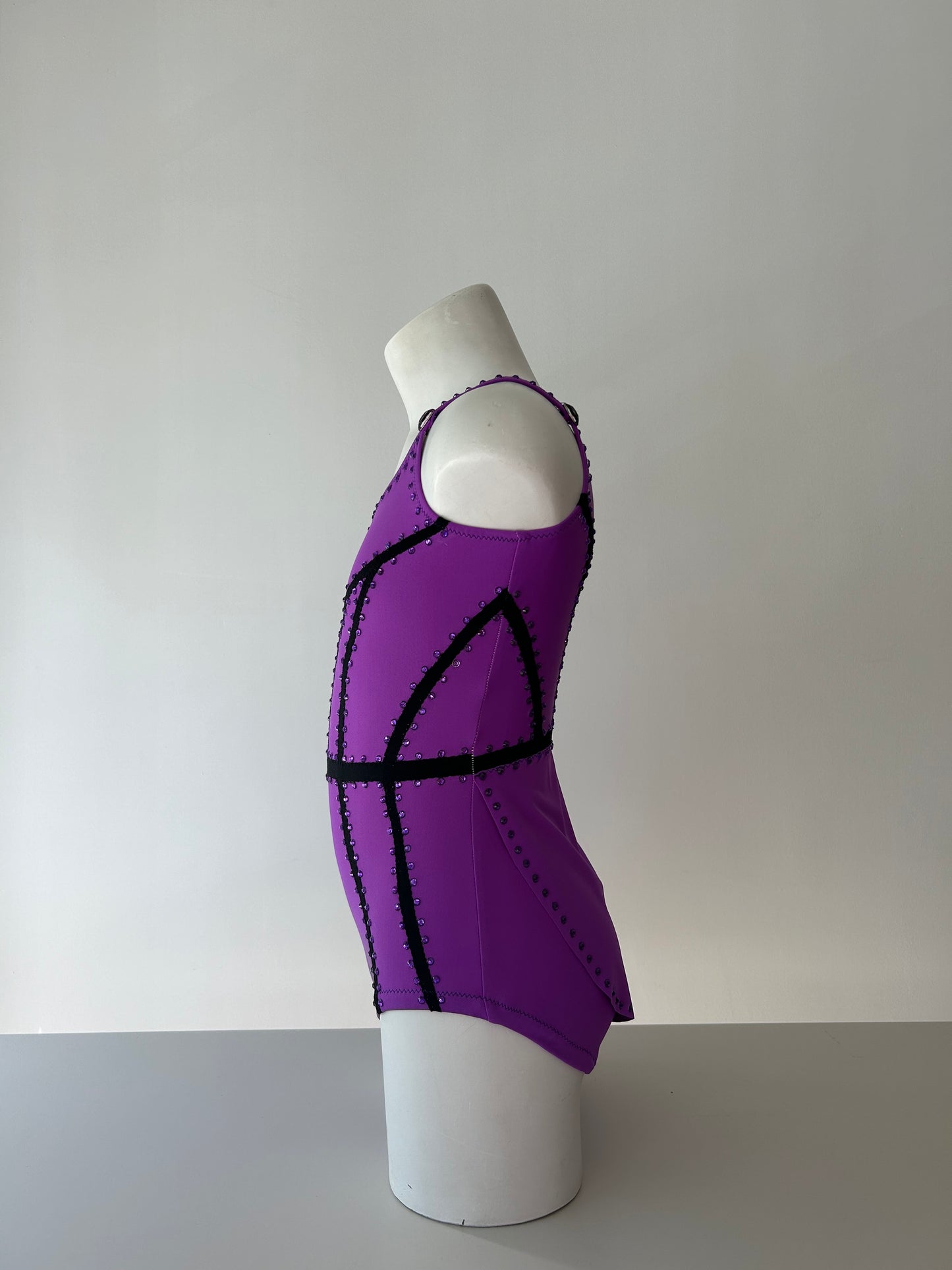 Maillot morado de tirantes finos~ Talla 8