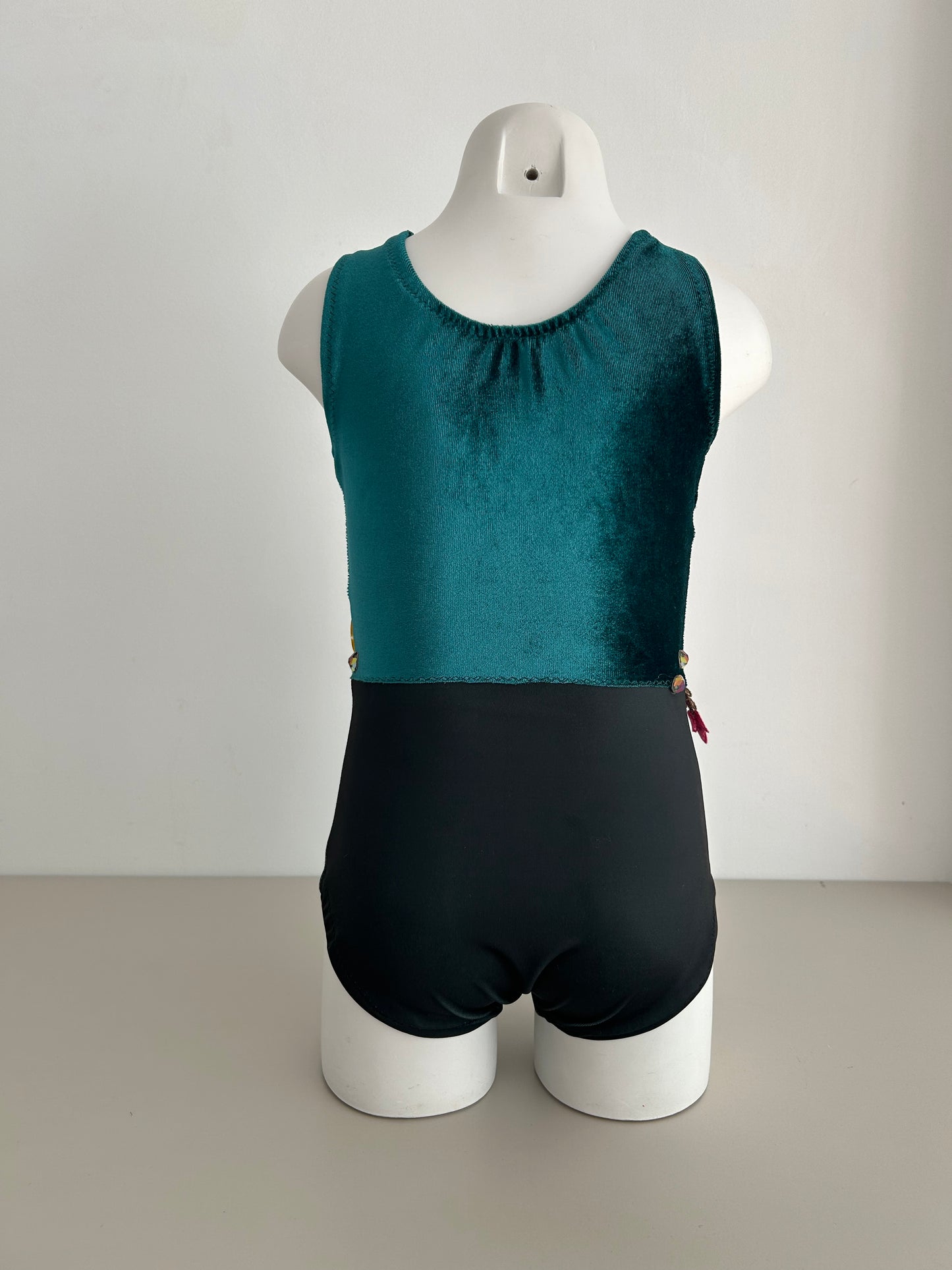 Maillot verde con flores ~ Talla 6