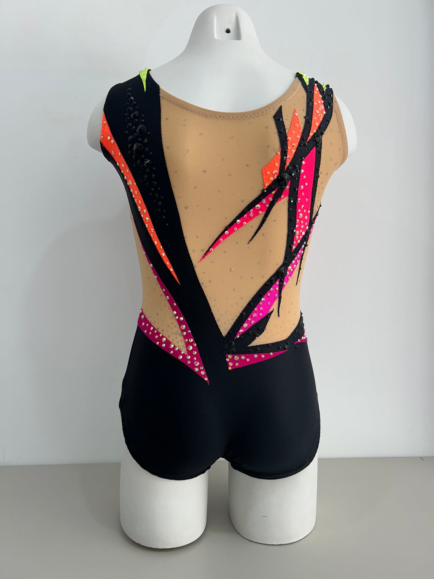 maillot competicion gimnasia ritmica competicion en venta madrid malla mallot maoit mayots gimnasta shaer tienda de gimnasia ritmica y maillots a medida en madrid españa envios negro fluor fosforito colorido alegre niña gimnasia espalda colores