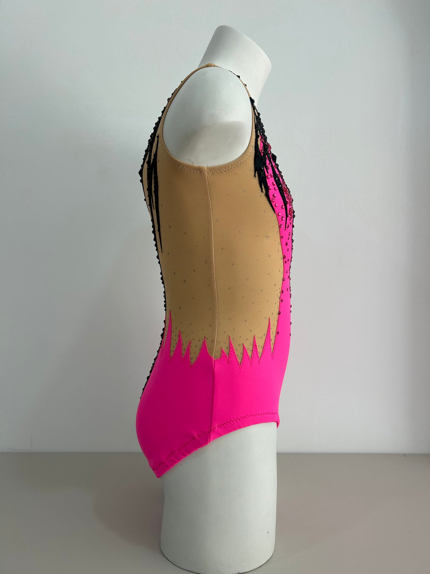 maillot competicion gimnasia ritmica competicion en venta madrid malla mallot maoit mayots gimnasta shaer tienda de gimnasia ritmica y maillots a medida en madrid españa envios fucsia rosa fluor negro competir lados
