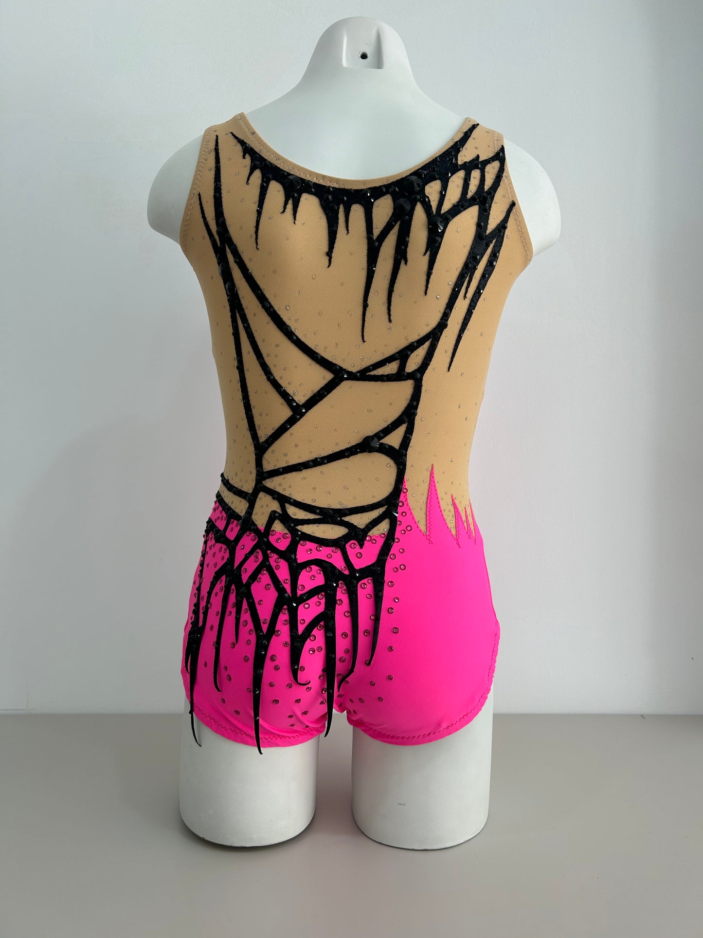 maillot competicion gimnasia ritmica competicion en venta madrid malla mallot maoit mayots gimnasta shaer tienda de gimnasia ritmica y maillots a medida en madrid españa envios fucsia rosa fluor negro competir espalda tiras cruzadas