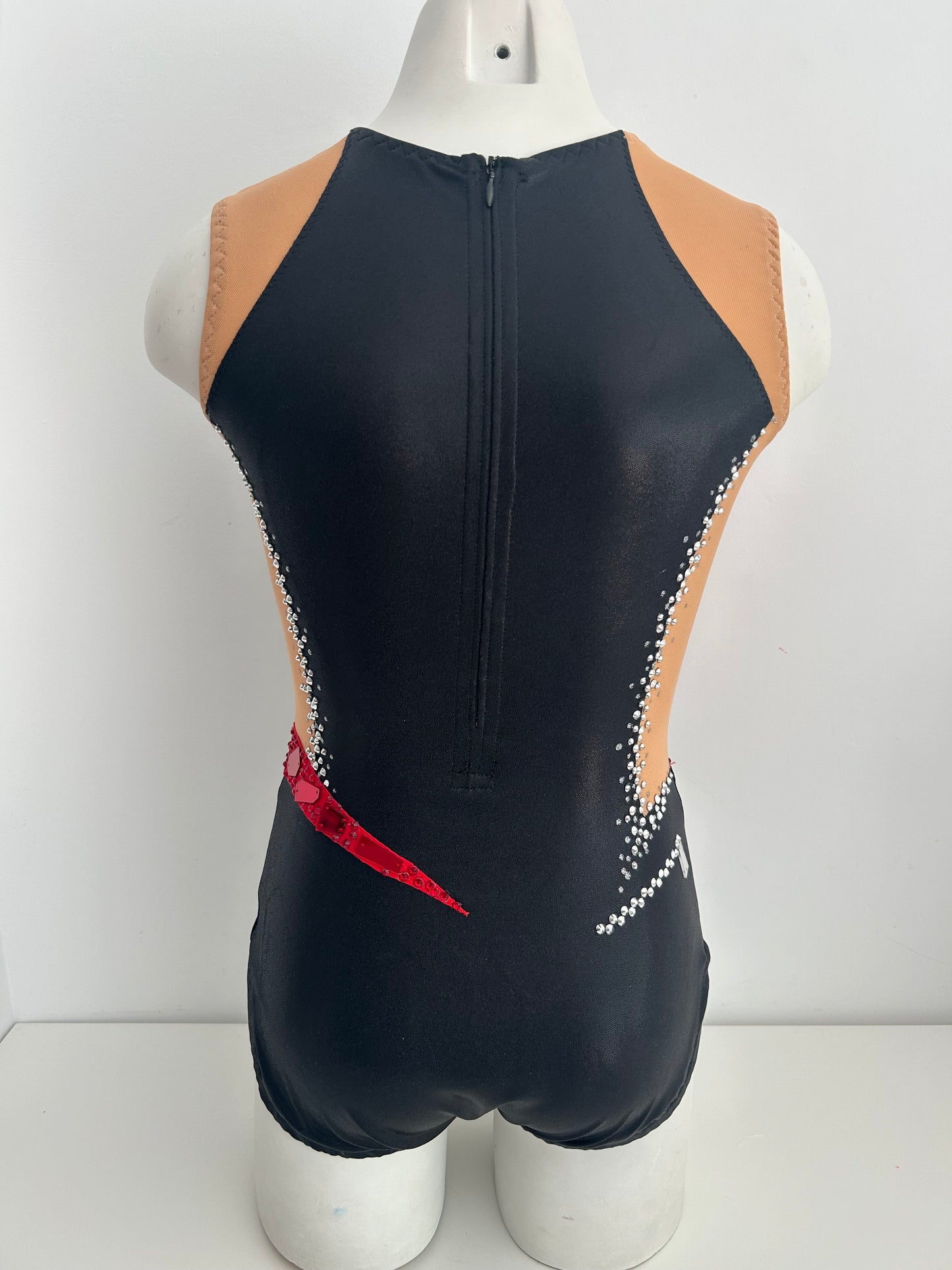 Maillot negro y rojo ~ talla 14