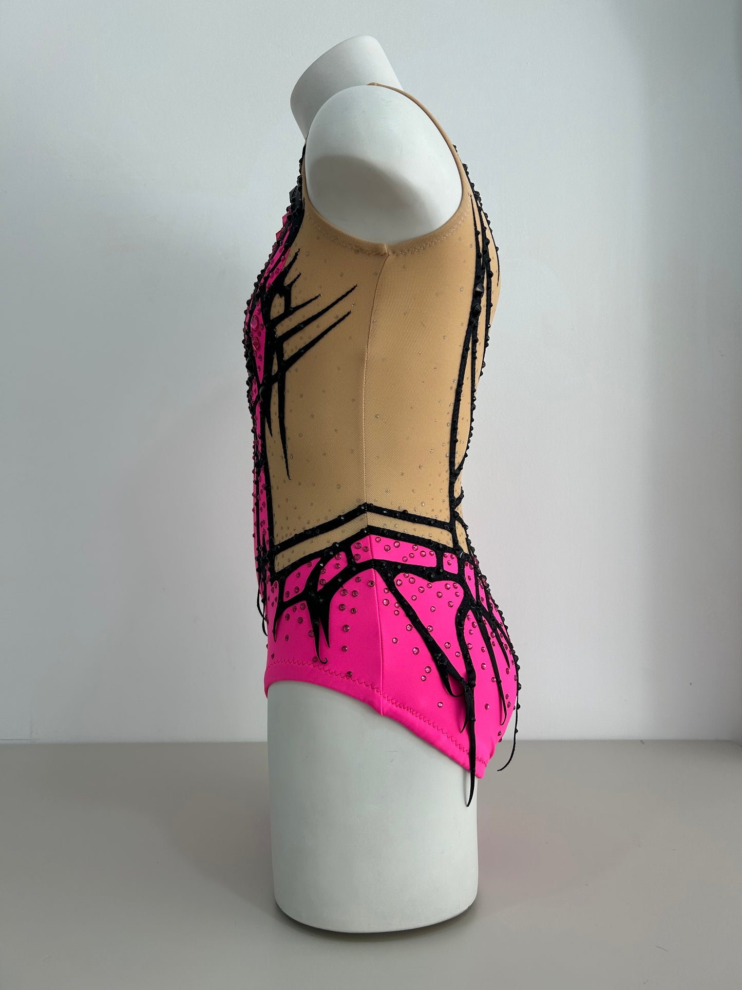 maillot competicion gimnasia ritmica competicion en venta madrid malla mallot maoit mayots gimnasta shaer tienda de gimnasia ritmica y maillots a medida en madrid españa envios fucsia rosa fluor negro competir lateral
