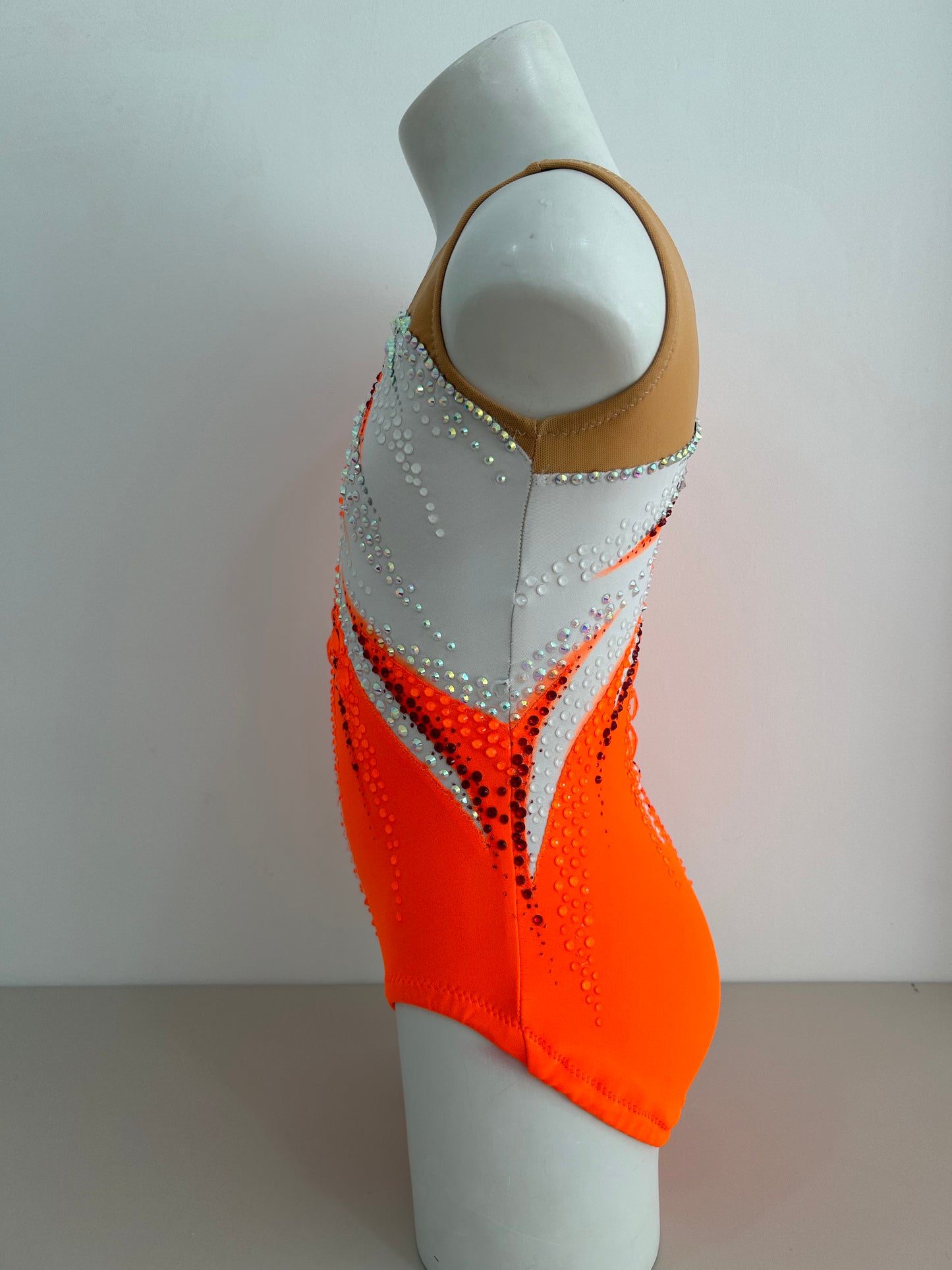 maillot competicion gimnasia ritmica competicion en venta madrid malla mallot maoit mayots gimnasta shaer tienda de gimnasia ritmica y maillots a medida en madrid españa envios naranja blanco brillantes cristales lado