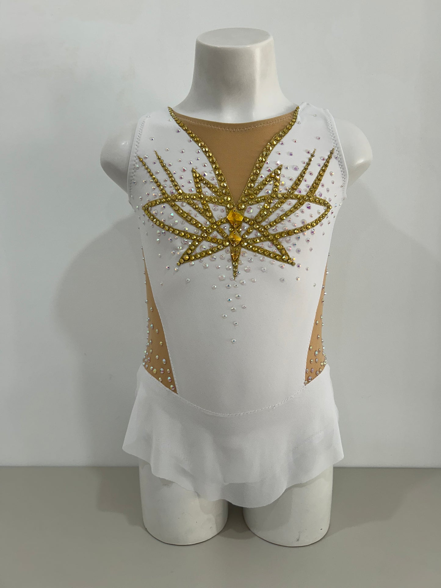 Maillot_de_competicion con falda dorado y blanco malla_mallot_maillots_shaer_tienda_de_gimnasia_ritmica_en_madrid_maillots_de_competicion_en_venta_disponibles_en_Madrid_Espa_a_y_online