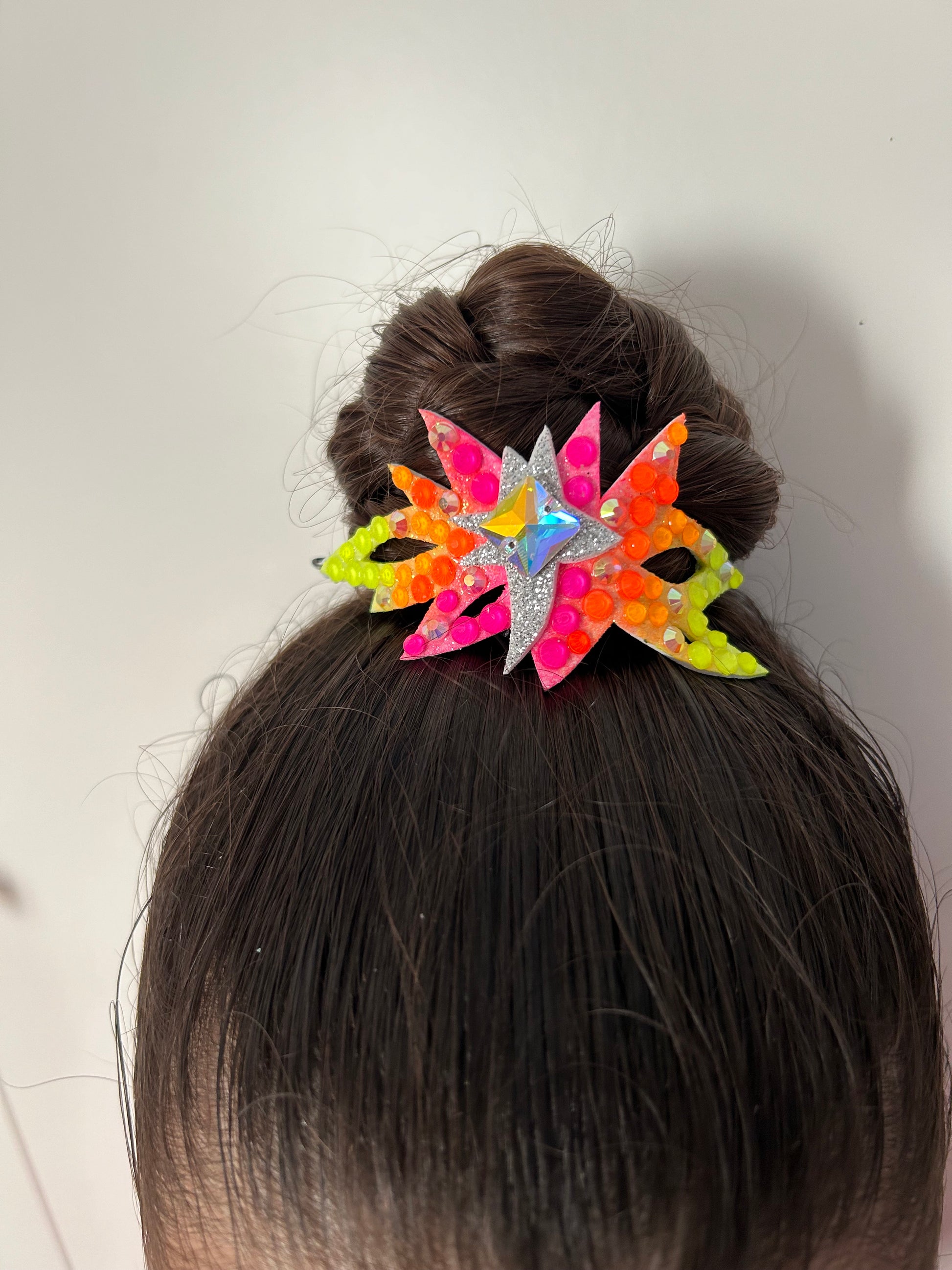 adorno de moño colores fluor para gimnasta de gimnasia ritmica edicion limitada shaer amarillo naranja rosa plata aurora boreal