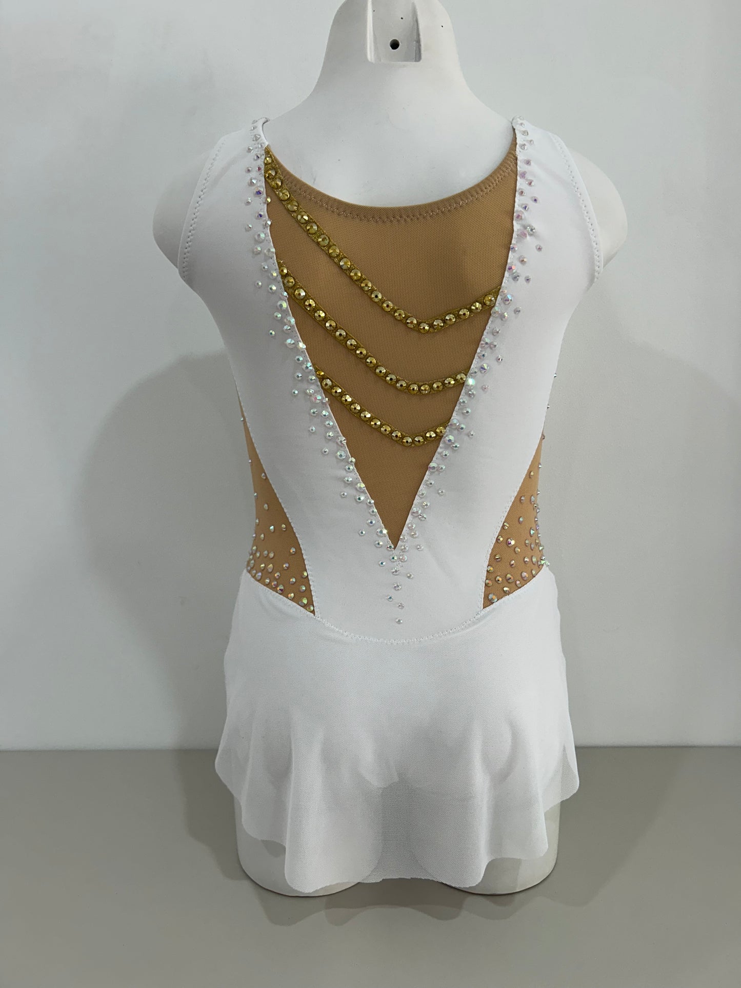 comprar Maillot_de_competicion con falda dorado y blanco malla_mallot_maillots_shaer_tienda_de_gimnasia_ritmica_en_madrid_maillots_de_competicion_en_venta_disponibles_en_Madrid_Espa_a_y_online