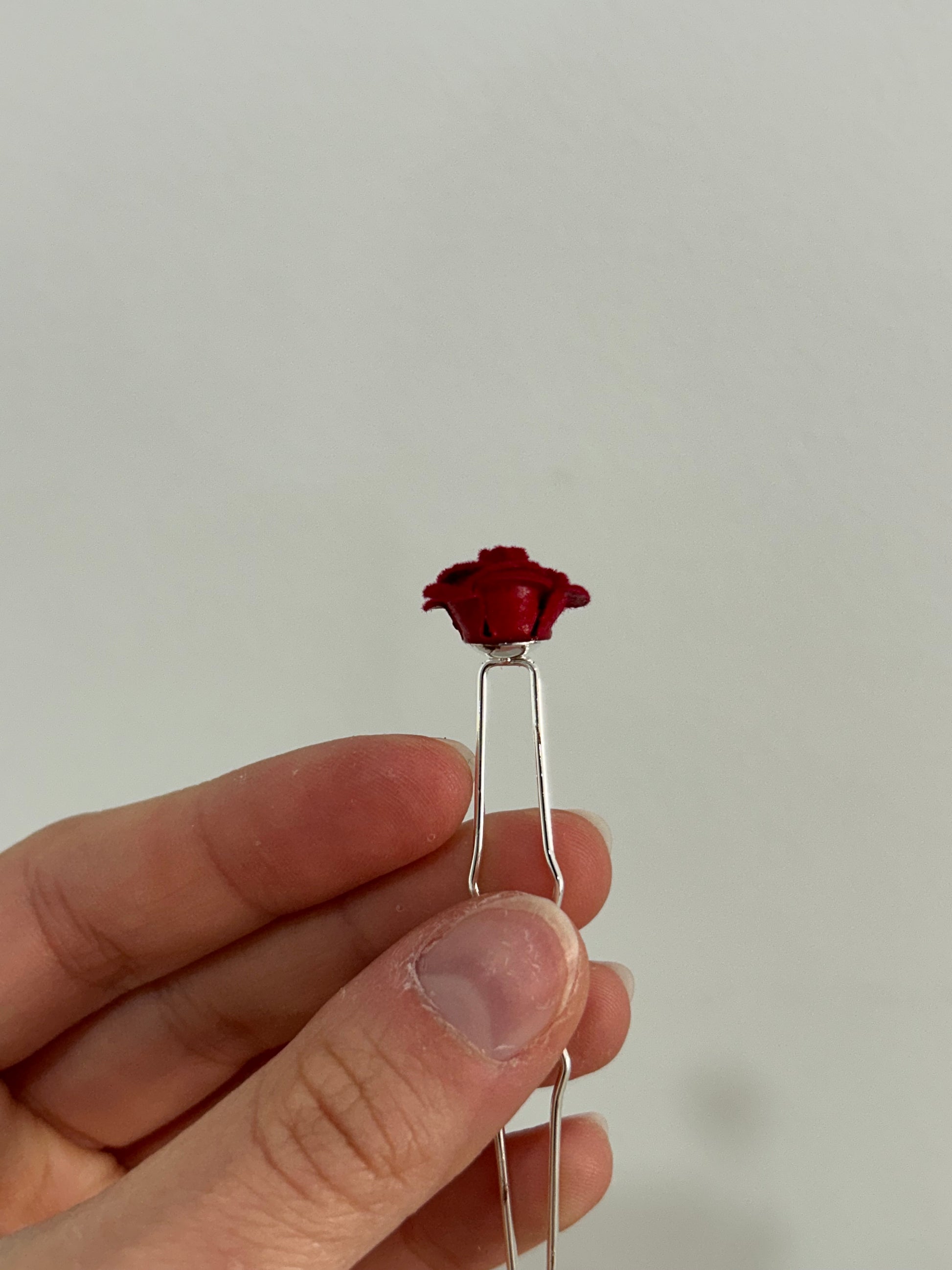 horquilla pinza flor rosa roja pelo gimnasta gimnasia ritmica flor elegante peinado flamenco