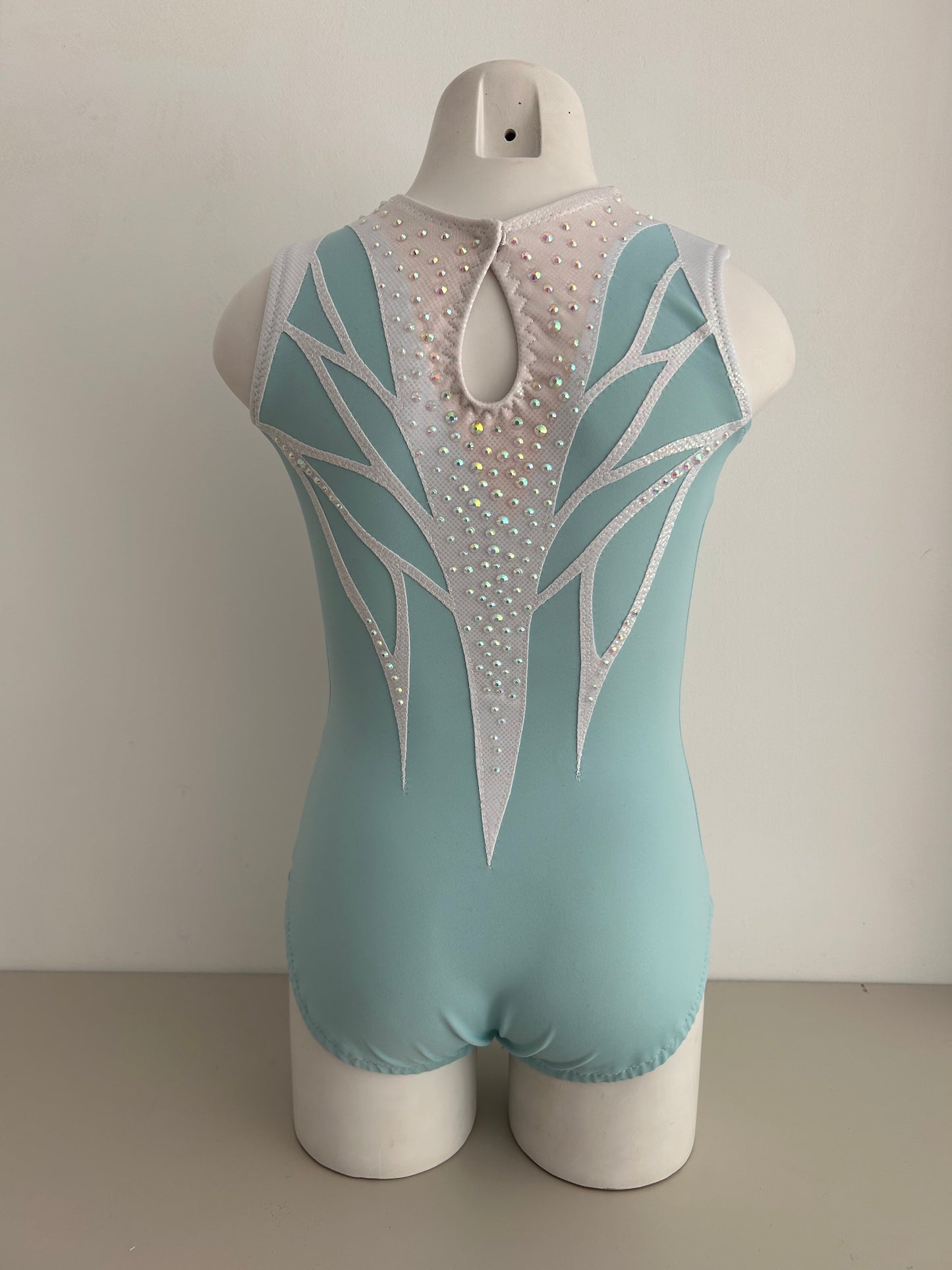 Maillot azul claro y blanco de competición malla mallot maillots shaer tienda de gimnasia ritmica en madrid maillots de competicion en venta disponibles en Madrid España y online