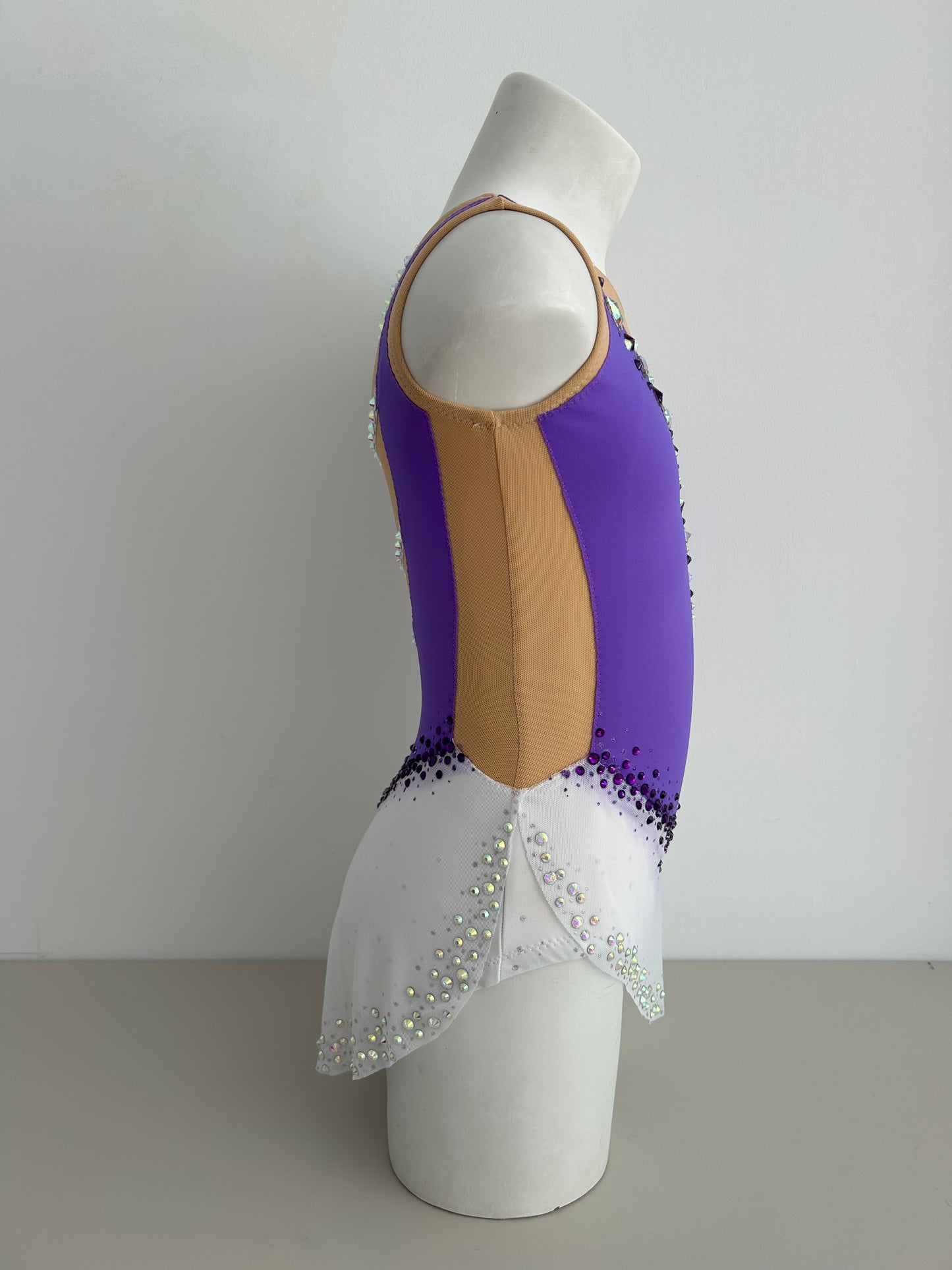 Maillot de competición blanco y morado falda para niña malla mallot maillots shaer tienda de gimnasia ritmica en madrid maillots de competicion en venta disponibles en Madrid España y online
