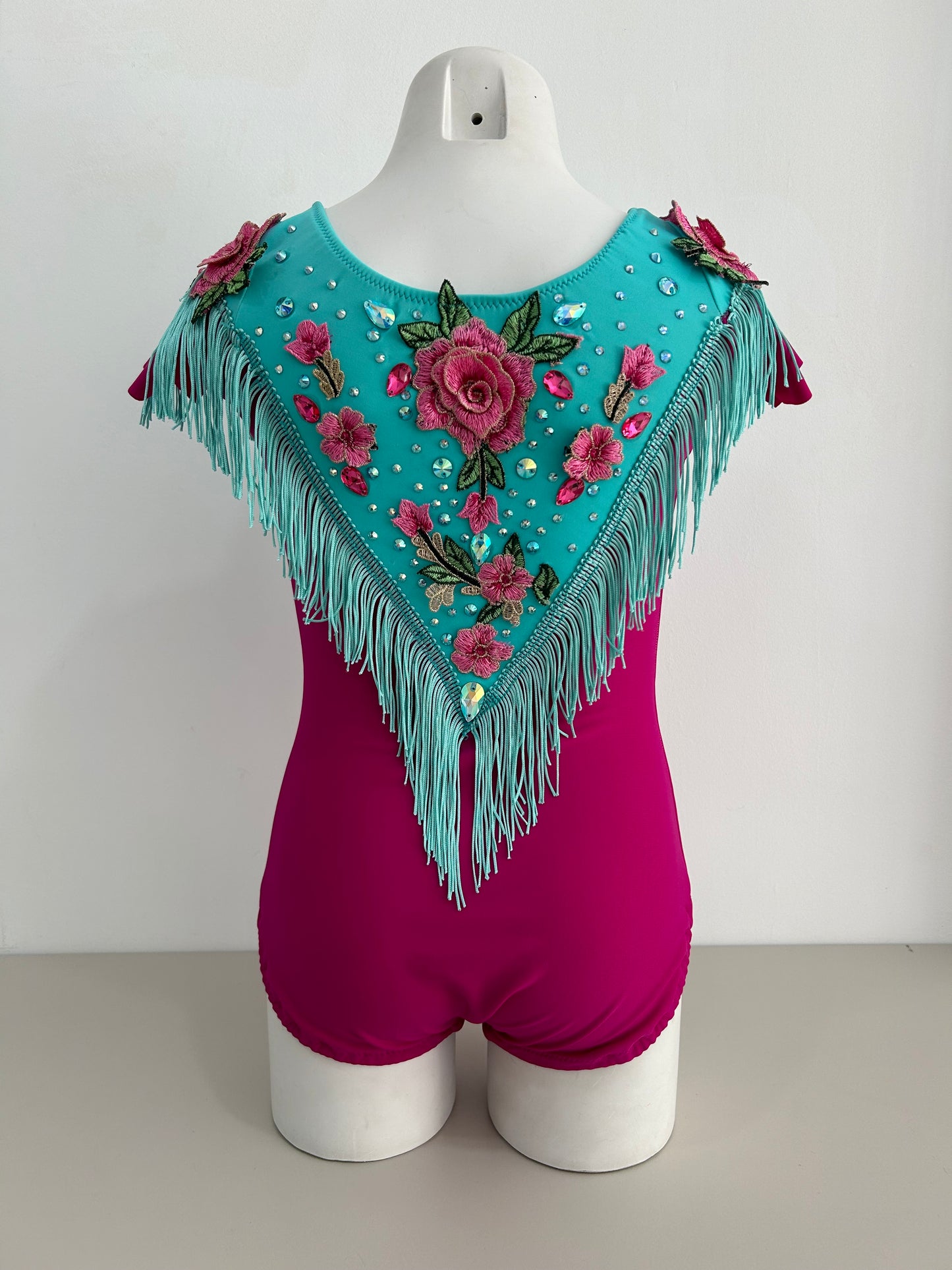 maillots competicion manton mantoncillo gimnasia ritmica fucsia turquesa
