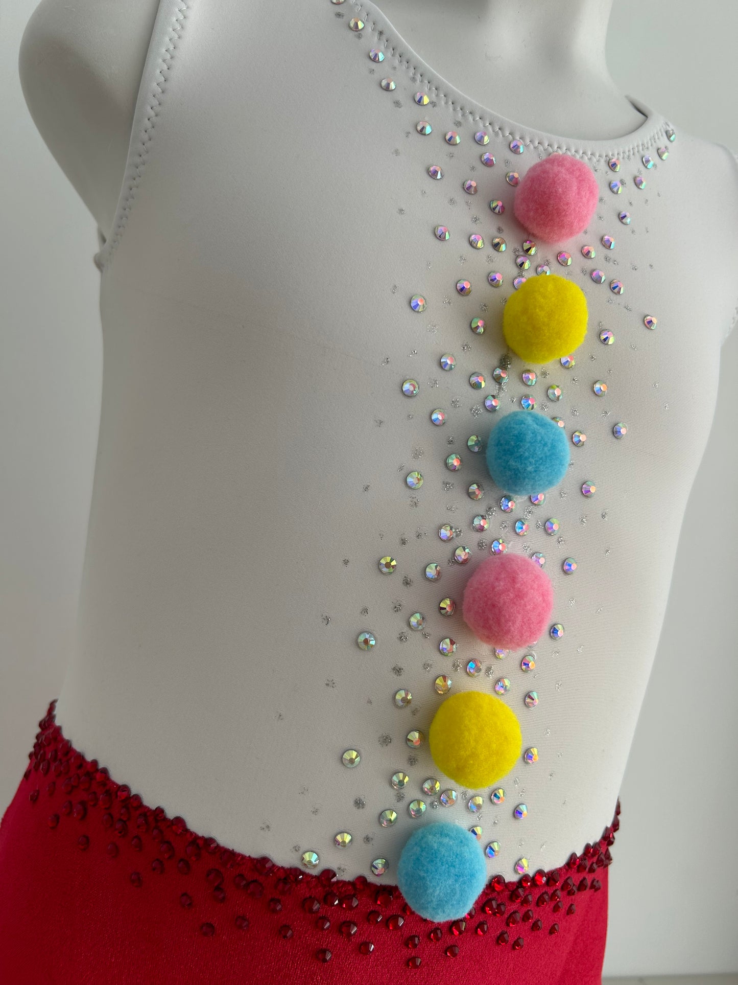 maillot barato niña pequeña gimnasia ritmica gimnasta escuela shaer tienda de gimnasia ritmica madrid payaso payasa circo
