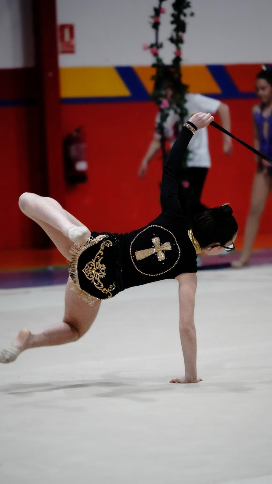 maillot saeta cruz semana santa negro y dorado