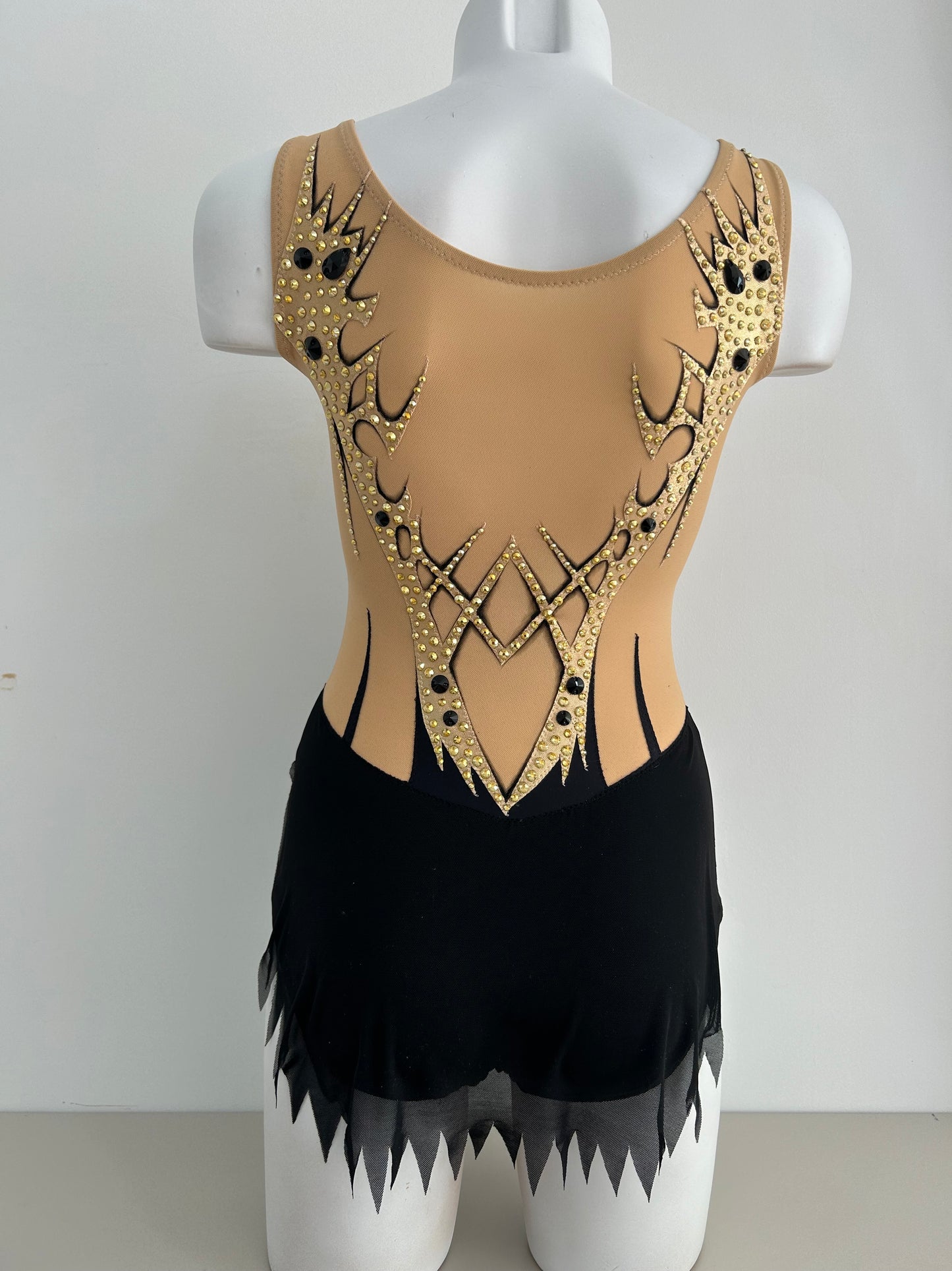 Maillot negro con dorado ~ Talla 16