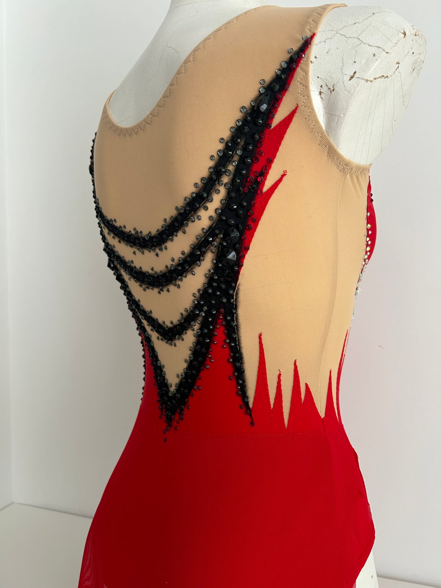 Maillot rojo y negro ~ Talla 16