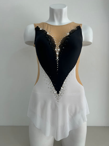 maillot competicion gimnasia ritmica competicion en venta madrid  malla mallot maoit mayots gimnasta shaer tienda de gimnasia ritmica y maillots a medida en madrid españa envios blanco negro mariposa elegante espalda falda vuelo bonito  delantero 