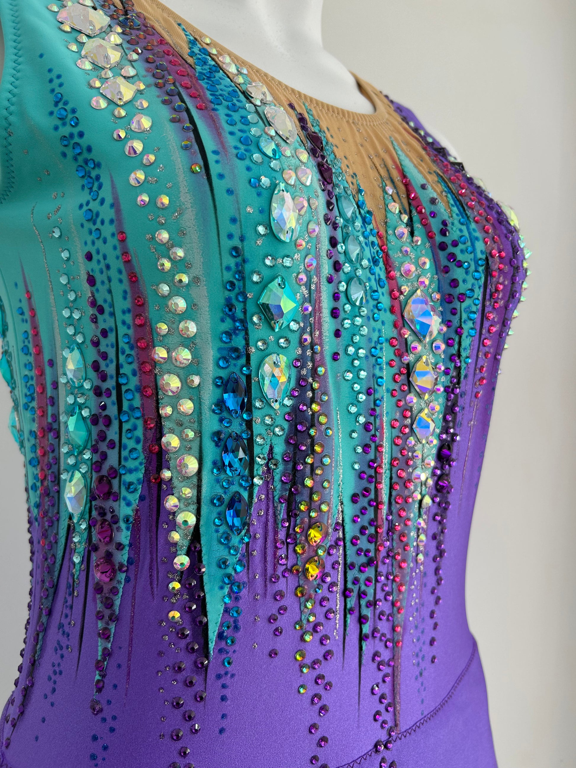 maillot competicion gimnasia ritmica competicion en venta madrid  malla mallot maoit mayots gimnasta shaer tienda de gimnasia ritmica y maillots a medida en madrid españa envios morado turquesa rosa falda picos bonito colorido elegante detalles brillo brillante 