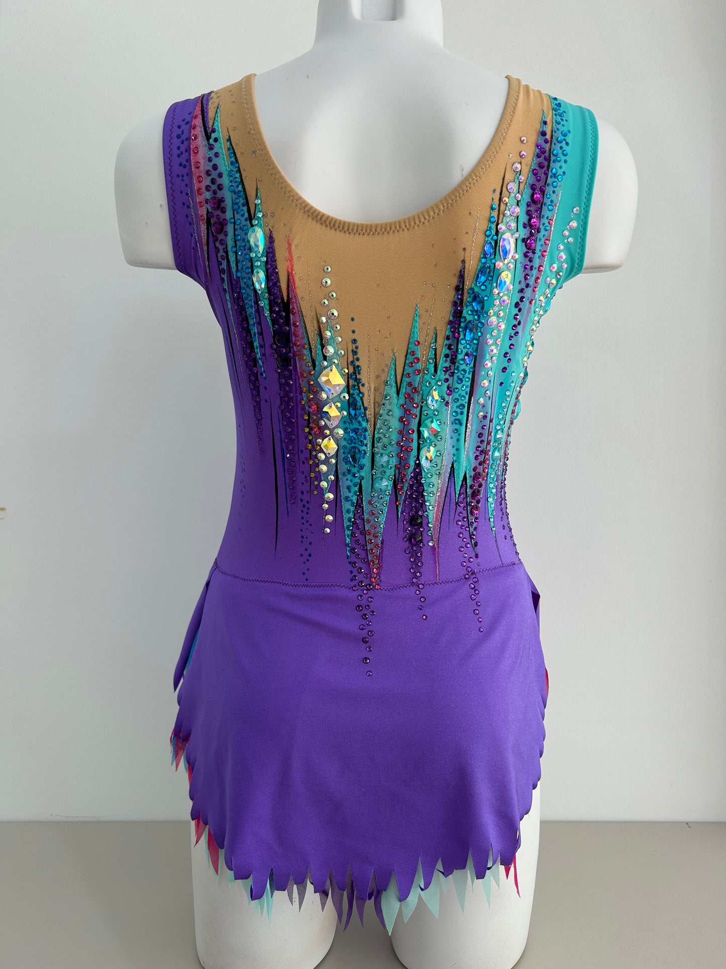 maillot competicion gimnasia ritmica competicion en venta madrid  malla mallot maoit mayots gimnasta shaer tienda de gimnasia ritmica y maillots a medida en madrid españa envios morado turquesa rosa falda picos bonito colorido elegante espalda