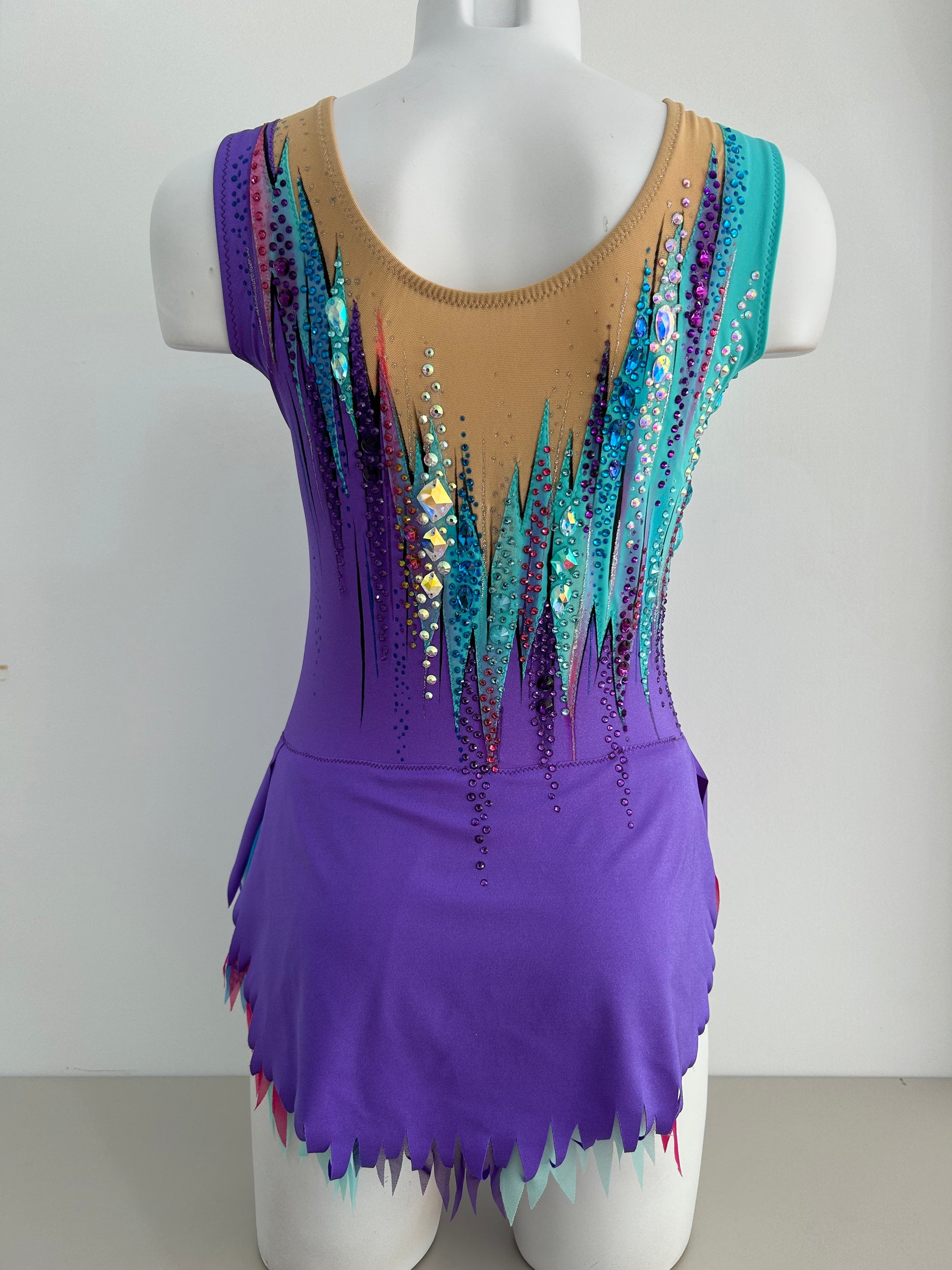 maillot competicion gimnasia ritmica competicion en venta madrid  malla mallot maoit mayots gimnasta shaer tienda de gimnasia ritmica y maillots a medida en madrid españa envios morado turquesa rosa falda picos bonito colorido elegante espalda