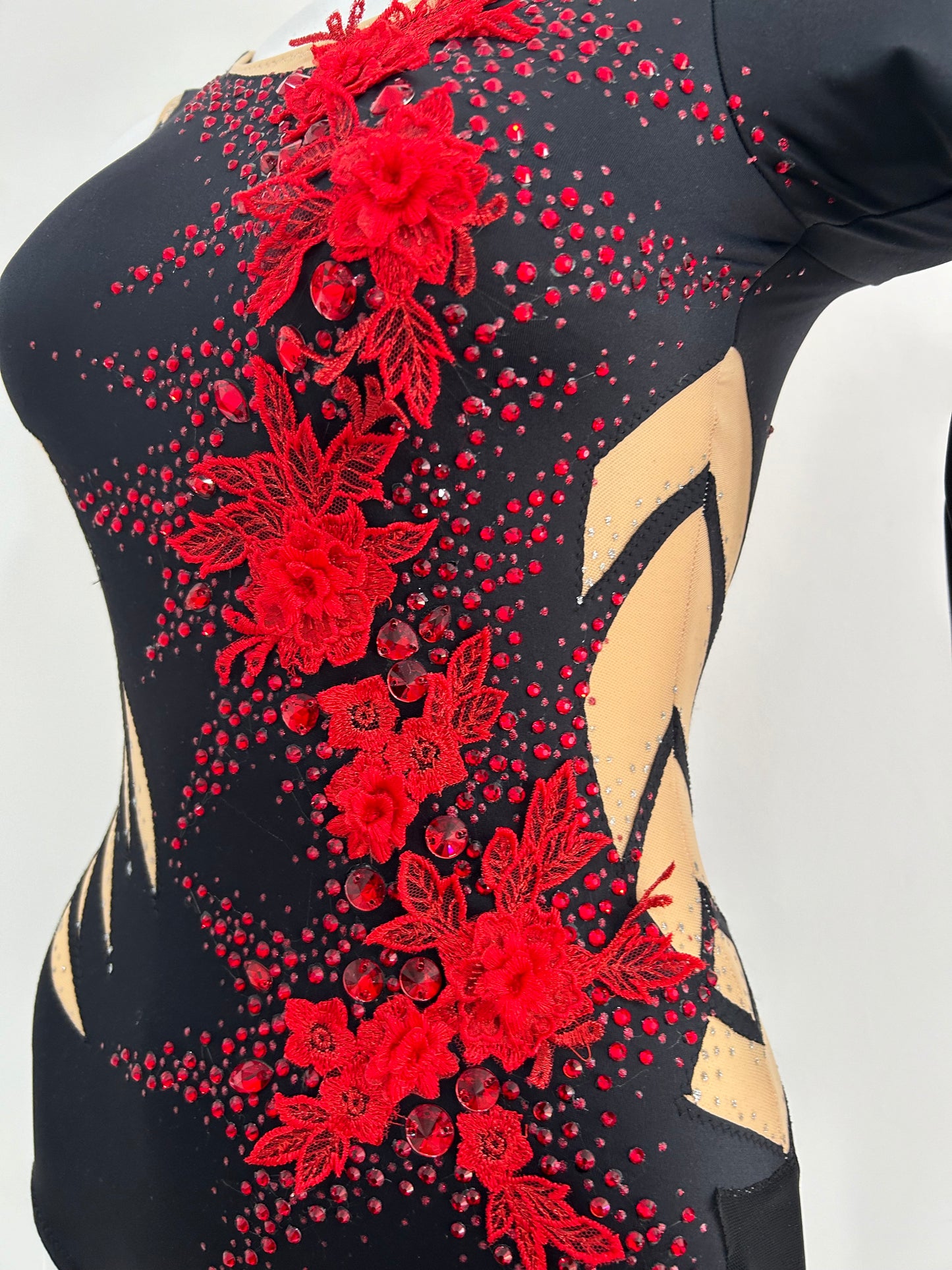 Maillot negro con flores ~ Talla 16