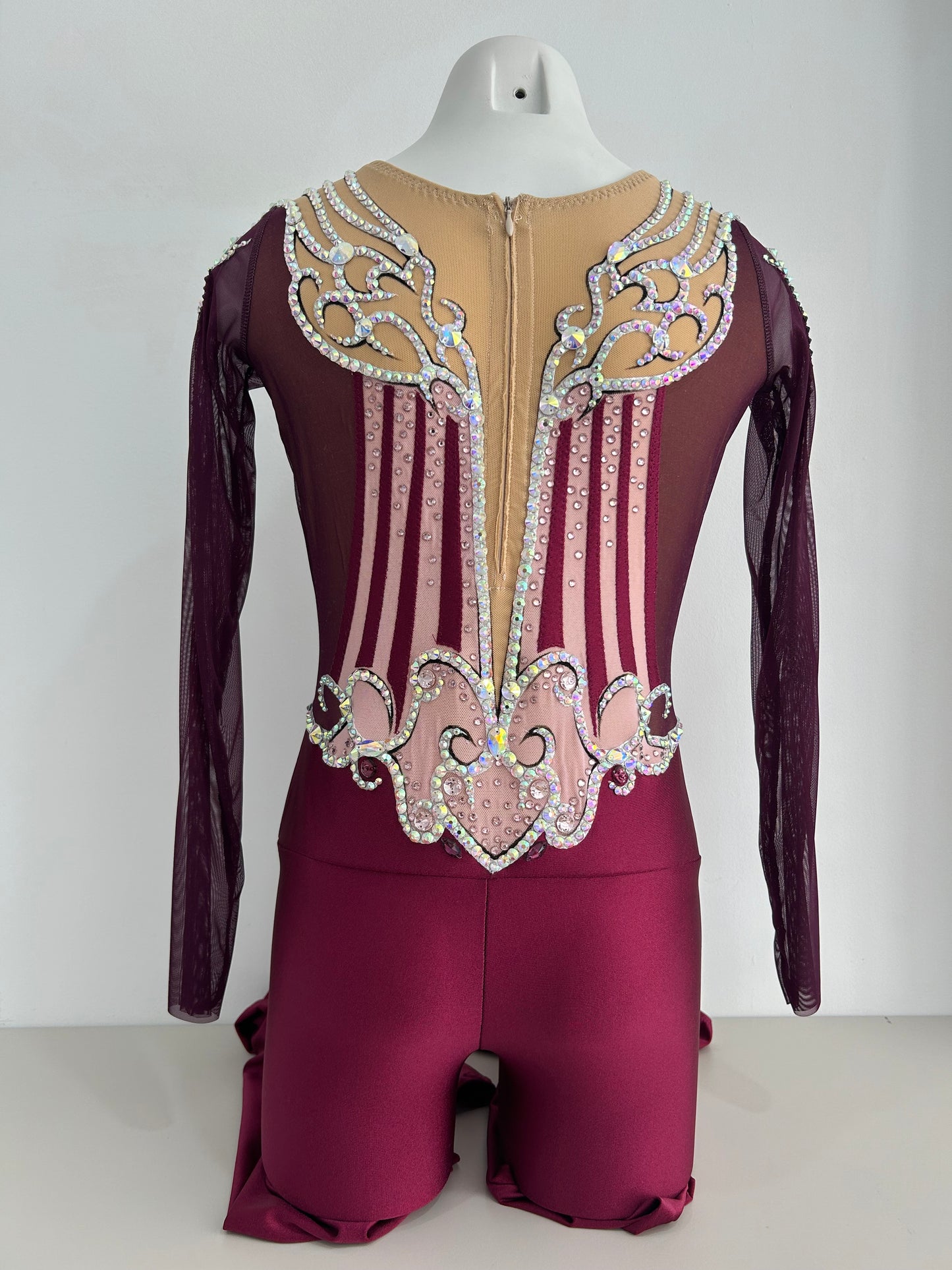 Mono burdeos ~ Talla 16