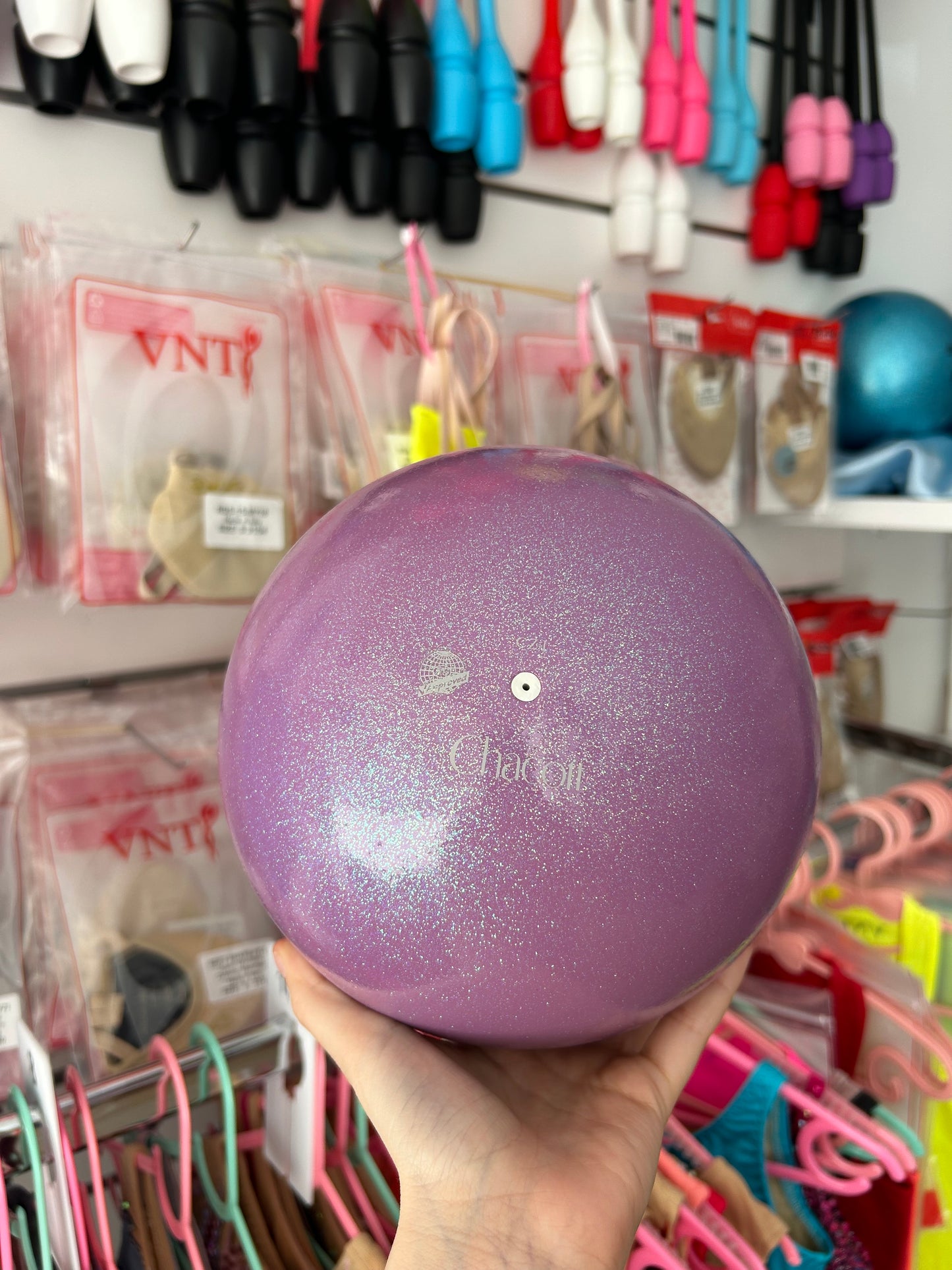pelota lila glitter ritmica, pelota homologada, pelota competición, aparato ritmica, material FIG, gimnasia ritmica competición, pelota profesional, accesorios gimnasia ritmica Shaer tienda rítmica Madrid envíos a España online 