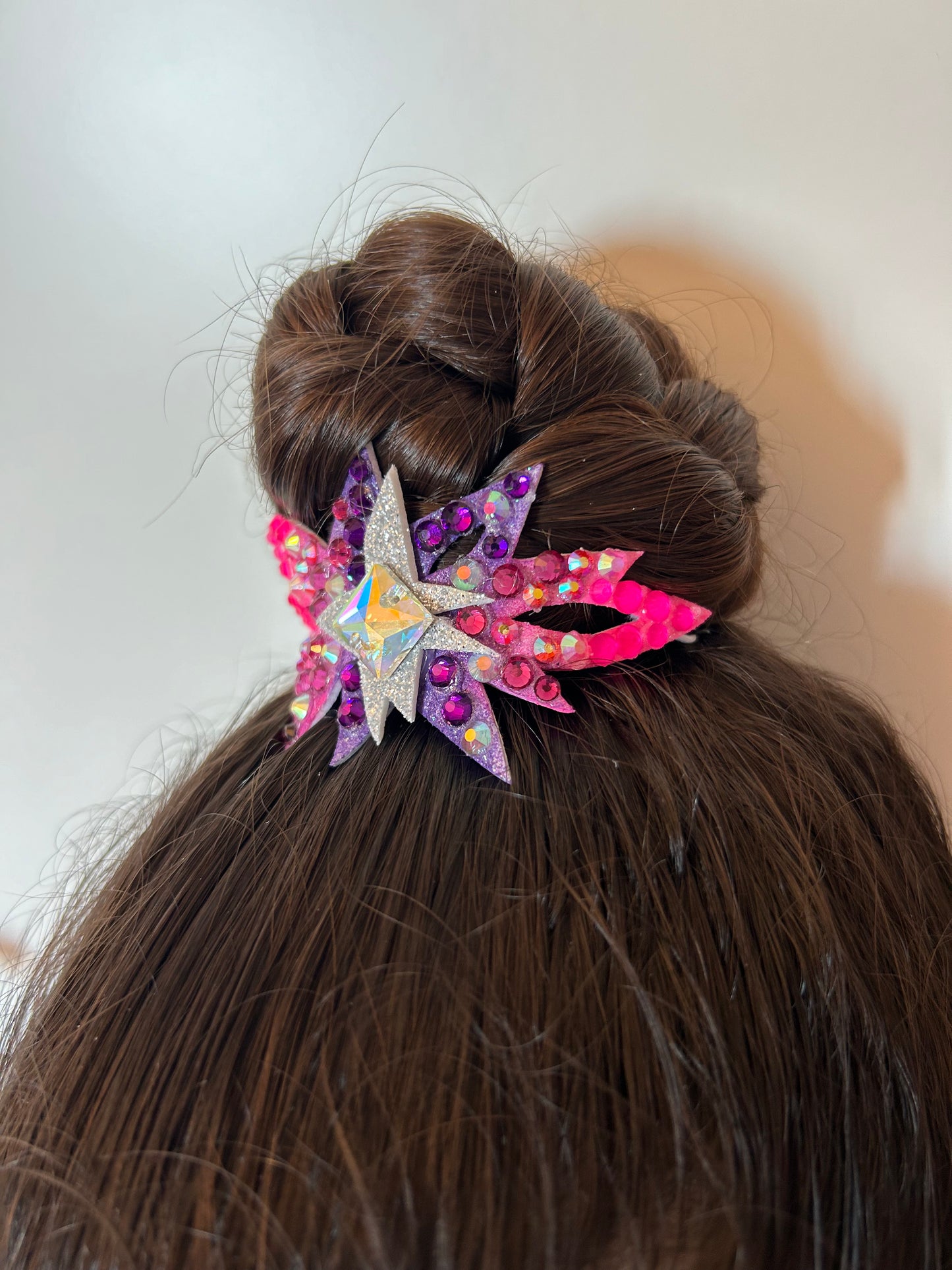 adorno de moño colores fluor para gimnasta de gimnasia ritmica edicion limitada shaer morado rosa plata aurora boreal