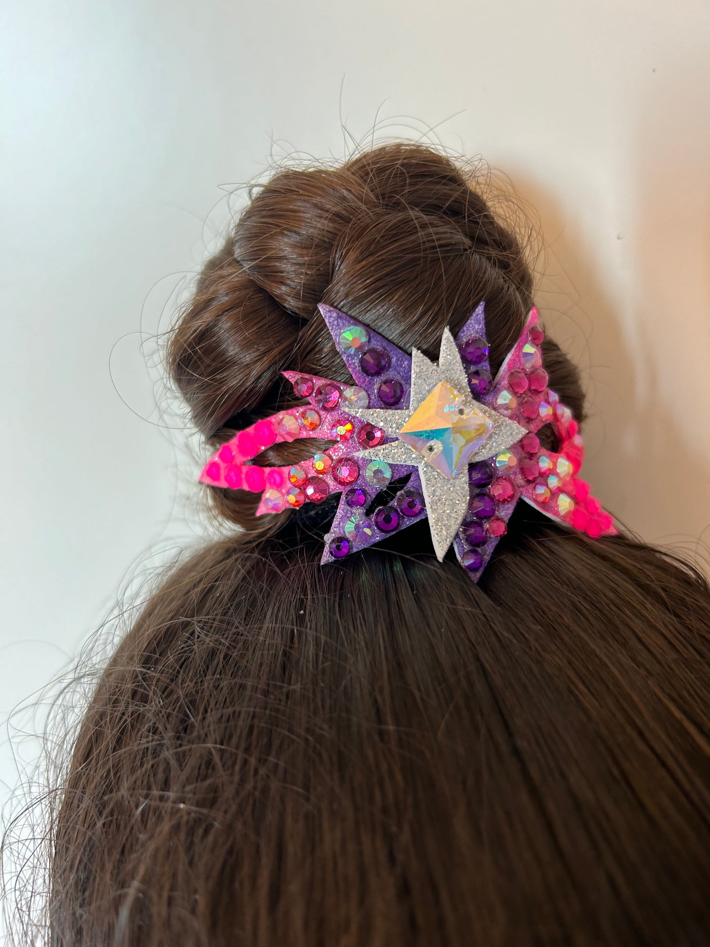 adorno de moño colores fluor para gimnasta de gimnasia ritmica edicion limitada shaer morado rosa plata aurora boreal