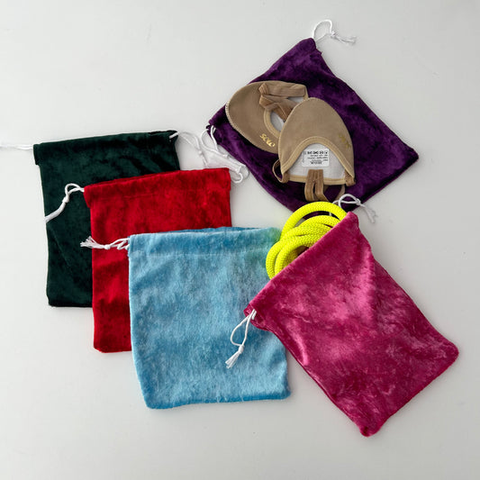 Guarda tu material en estas bolsas saco hechas de terciopelo de muchos colores 