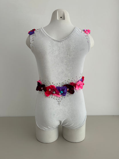 Maillot de competición blanco terciopelo con flores para niña malla mallot maillots shaer tienda de gimnasia ritmica en madrid maillots de competicion en venta disponibles en Madrid España y online 